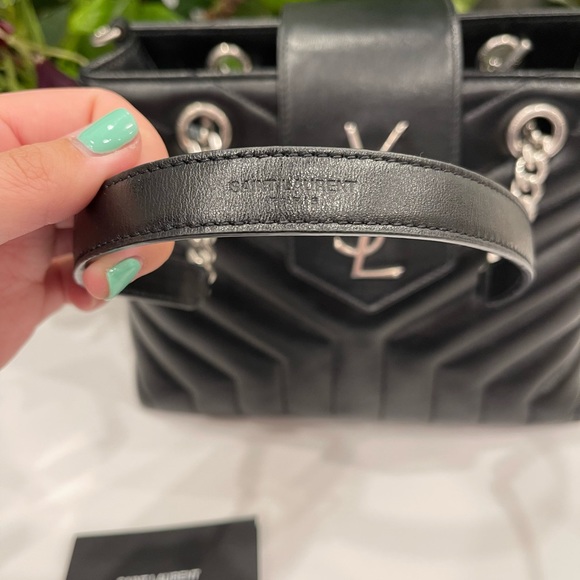 YSL
Black Quilted Y Leather Small LouLou Shopping Crossbody Tote Bag - Picture 2 of 16